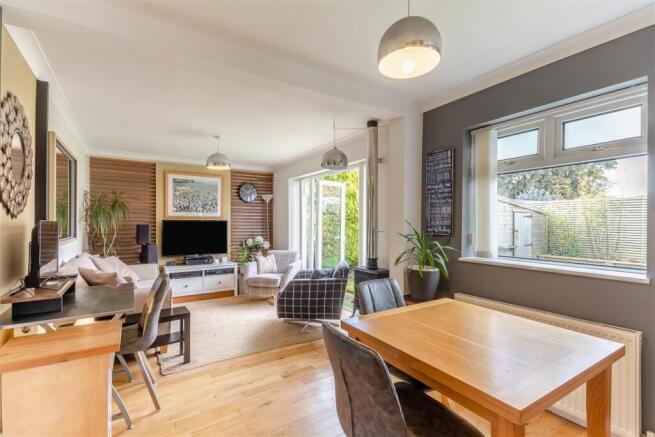 8687998-interior14.jpg
