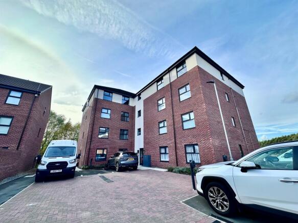 2 bed Apartment for sale Image 5