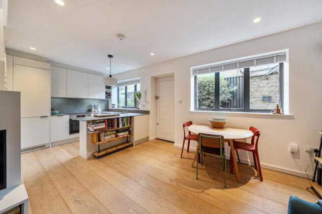 1411117-9-699c3c5...