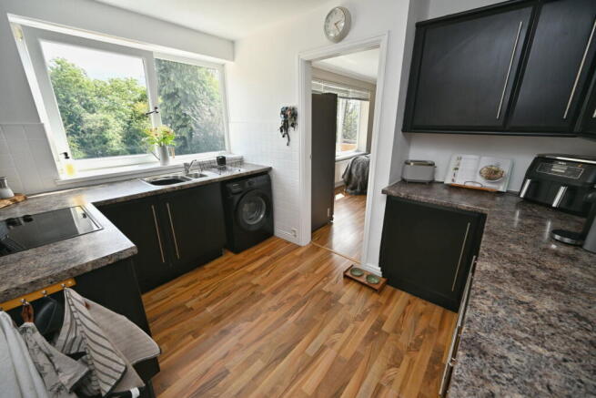 4 bed Detached for sale Image 10
