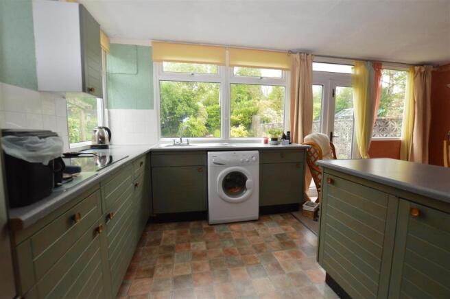 KITCHEN/DINING ROOM