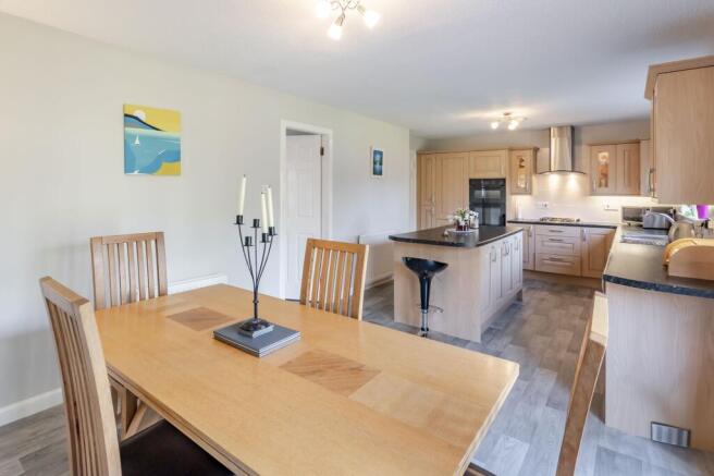 Kitchen / Dining Area