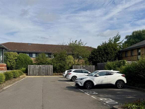 1 bed Apartment to rent Image 10