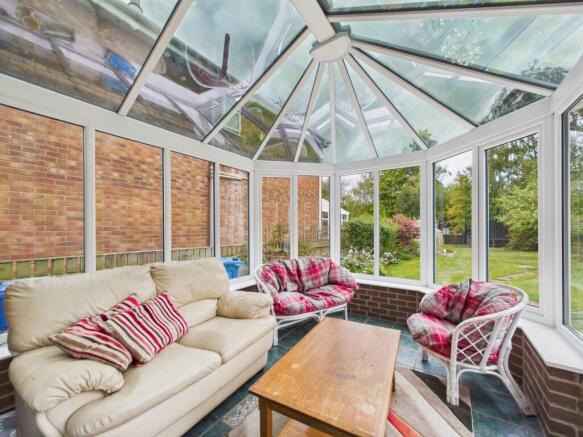 4 bed Detached for sale Image 9