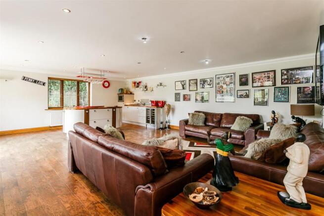 8300160-interior04.jpg