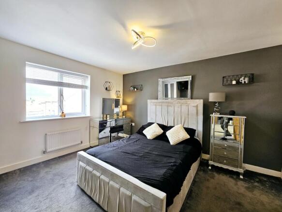 4 bed Detached for sale Image 10