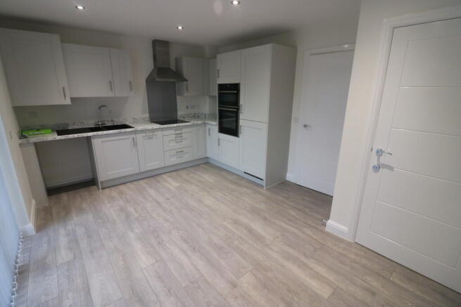 3 bed Semi-Detached to rent Image 5