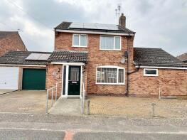 22, Clover Way, Bradwell NR31 8RH
