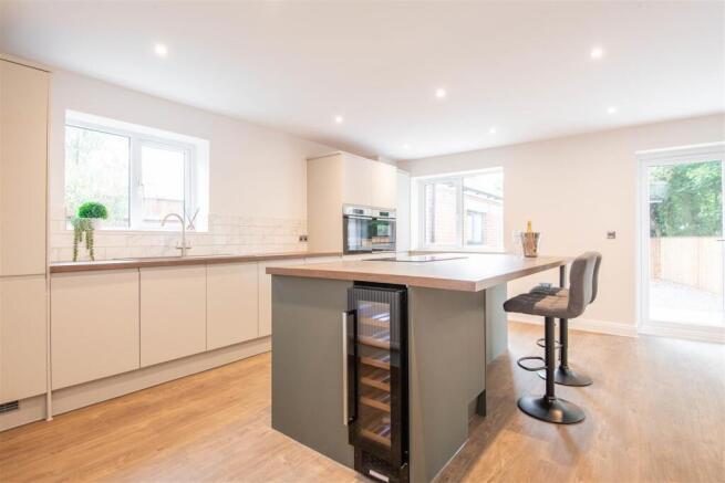 Kitchen / Lounge