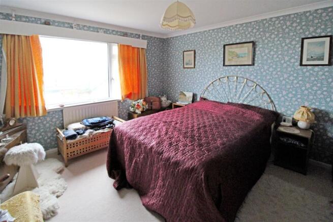 Bed 2.jpg
