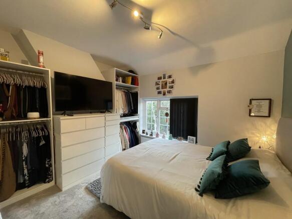 MASTER BEDROOM (2...