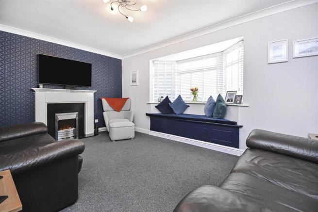 2 Spinerette Close Lounge (2).jpg