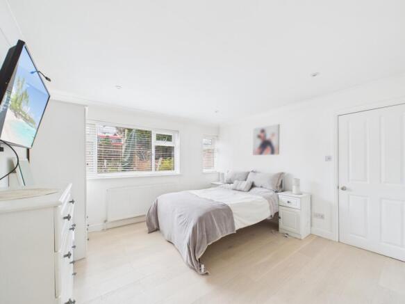 CAM03750G0-PR0080-STILL003