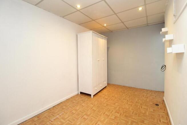 BEDROOM/STUDY