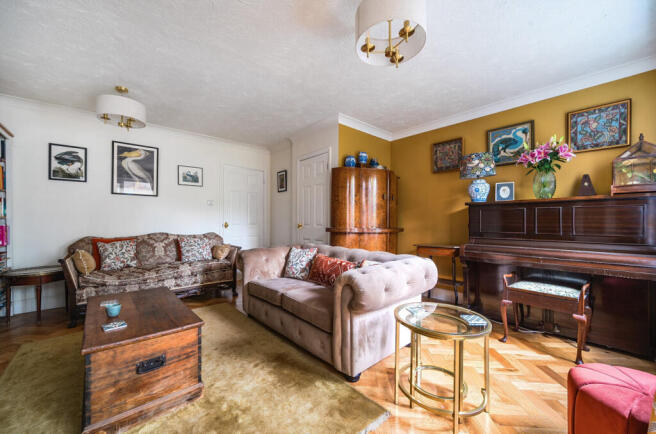 1372605-3-68ff921...