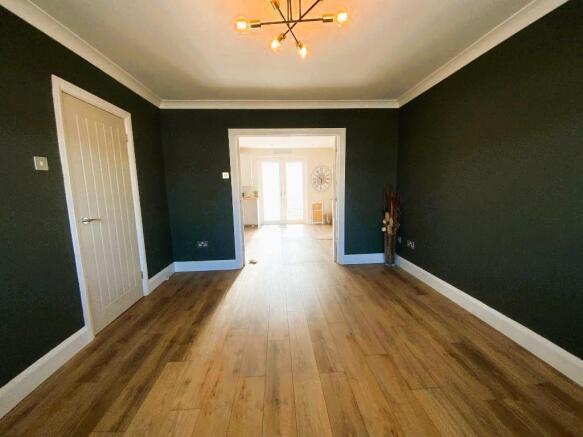 LIVING ROOM 13'3 X 11'2