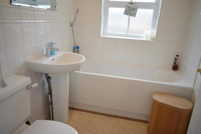 Bathroom 1.JPG