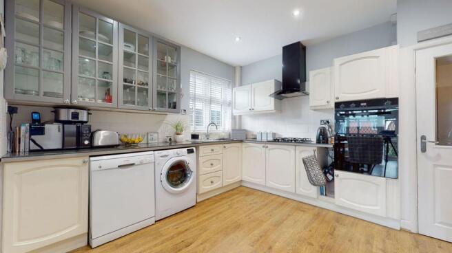 KITCHEN/DINING ROOM