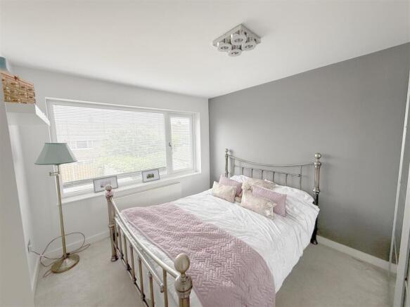 3 bed Semi-Detached to rent Image 7