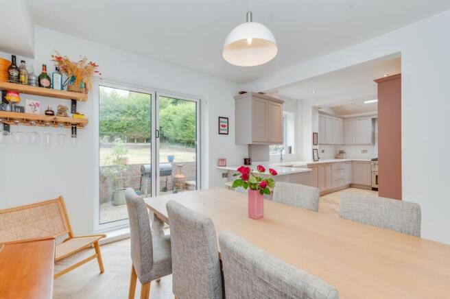 4 bed Semi-Detached for sale Image 9
