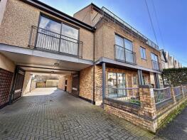 Flat 3, 130, Glendale Gardens, Leigh-on-sea SS9 2BA