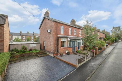 Grove Avenue, Lymm