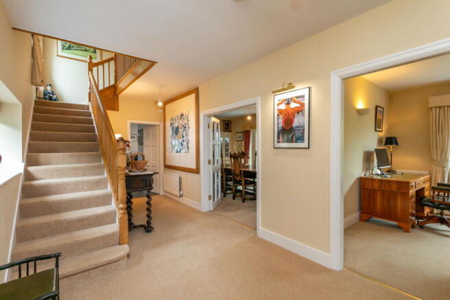 5 bed Detached for sale Image 7