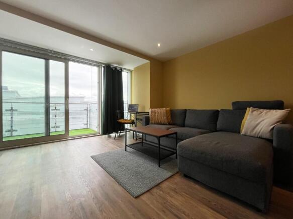 2 bed Flat to rent Image 10
