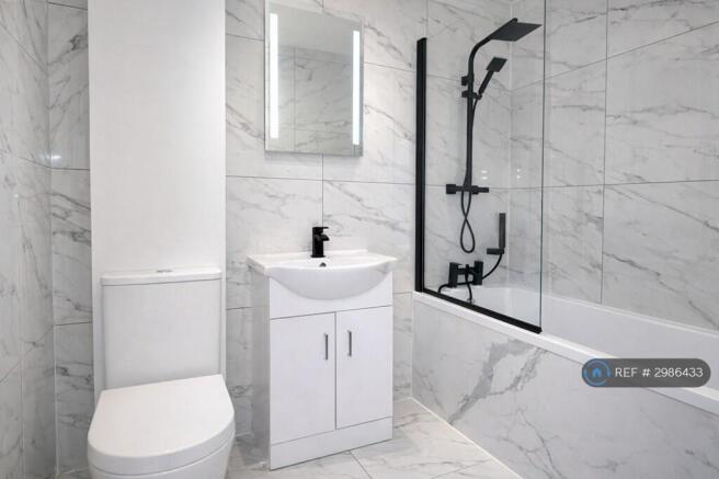 3 bed Flat to rent Image 6