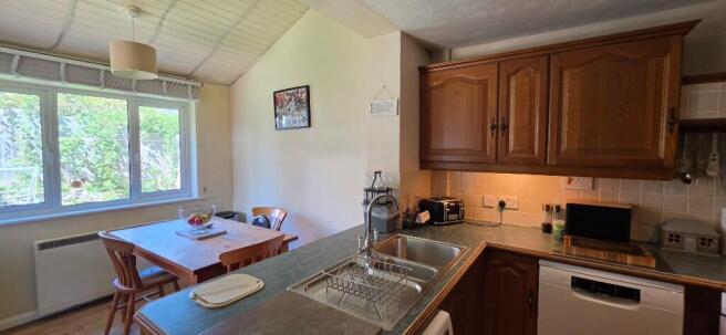 10, Hillside, SP11 photo 4