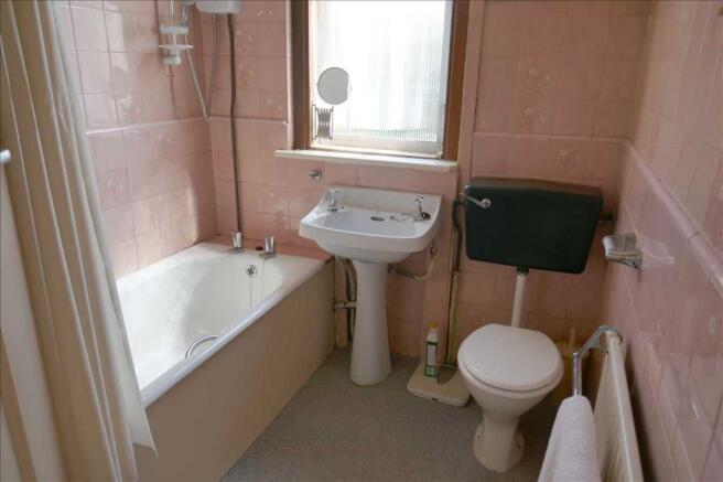 BATHROOM/WC: