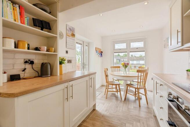 4 bed Semi-Detached for sale Image 5