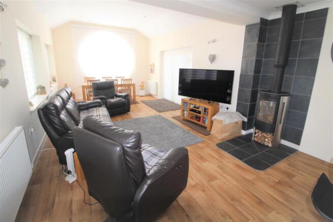 OPEN PLAN/KITCHEN/DINING/LIVING AREA