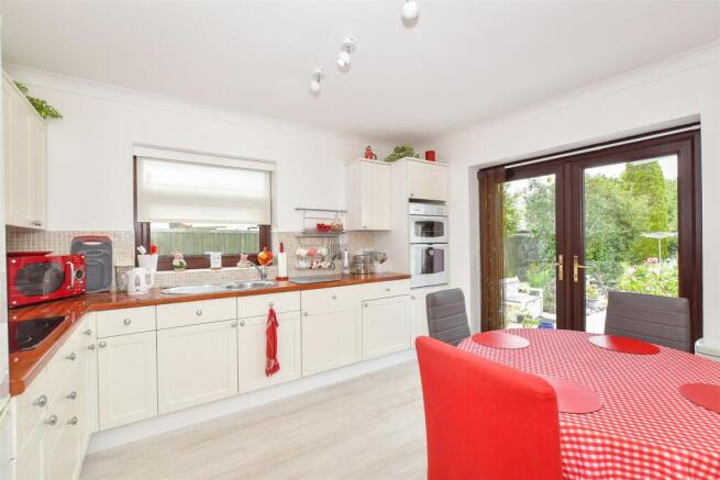 Kitchen/ Breakfast Room