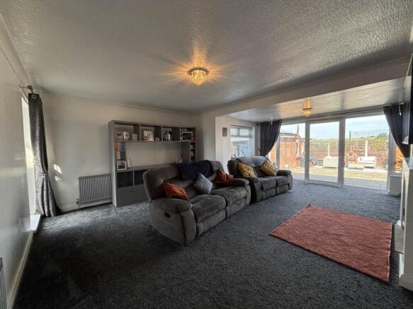 5 bed Semi-Detached for sale Image 5
