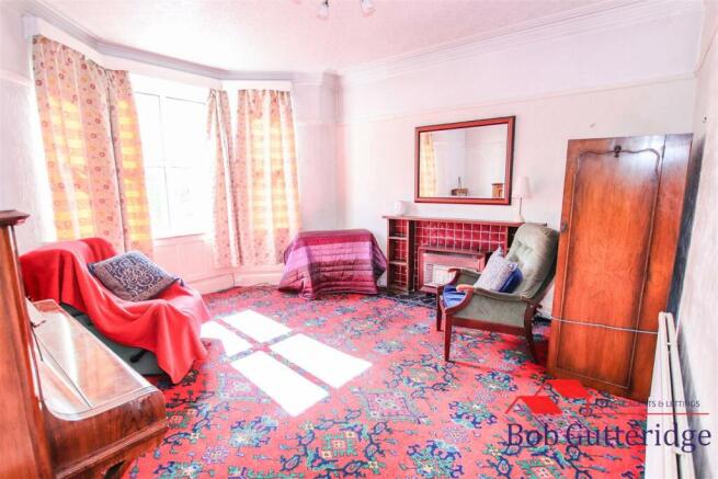 BAY FRONTED LOUNGE