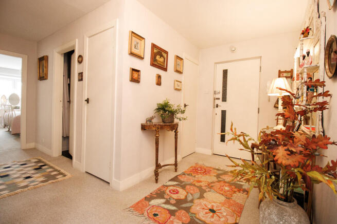 3 bed Apartment for sale Image 4