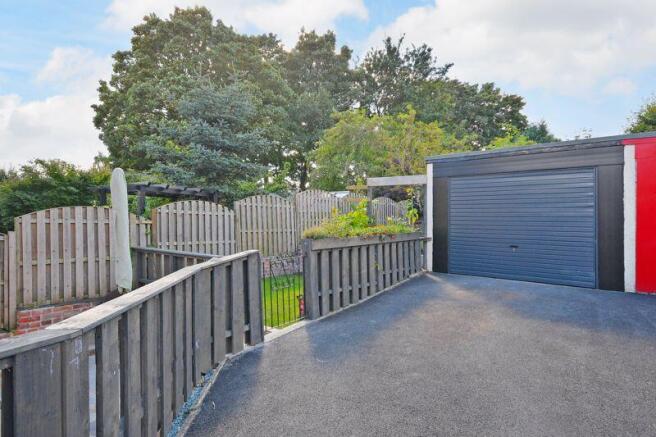 4 bed Semi-Detached to rent Image 11