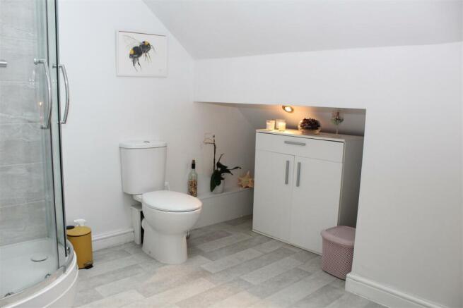 En suite to Master