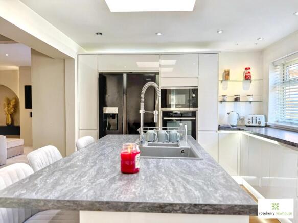3 bed Semi-Detached for sale Image 10