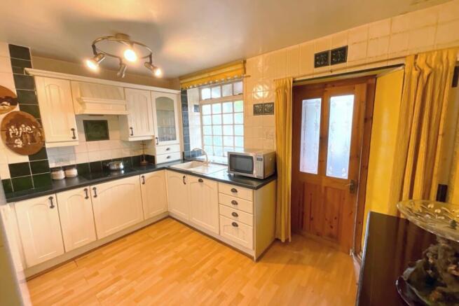2 bed Apartment for sale Image 4