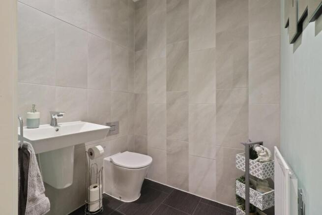 6 bed Detached for sale Image 12