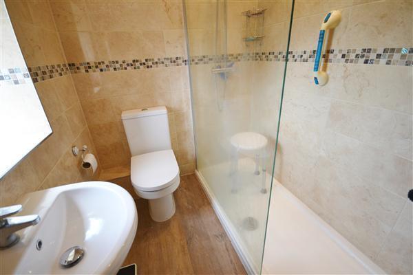 EN SUITE SHOWER