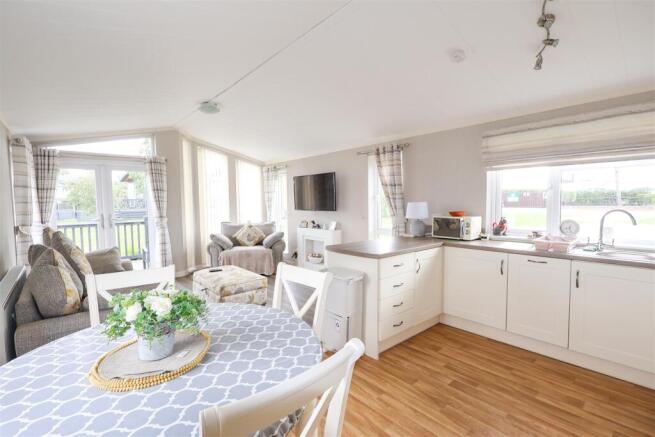 2 bed Park Home for sale Image 9