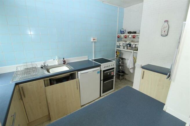 Kitchen2.JPG