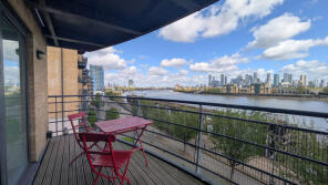 Flat 15, Thistley Court, Glaisher Street, London SE8 3JW