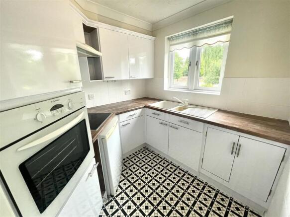 KITCHEN :