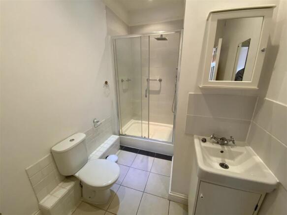 EN-SUITE SHOWER ROOM