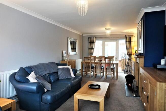 Lounge/Dining Room