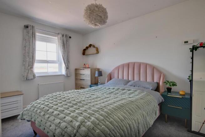 3 bed Semi-Detached for sale Image 7